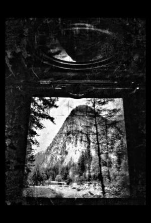 Jakob Lang, Trinity, Poetische Fotografie, Poetic Photografic, Salzburger Festspiele 2026, Programmhefte Salzburger Festspiel Konzert, Foto, Fotokunst, Bayern, Landschaft, Photoart, Grafic, Fine Art, Digital, Analog, Fotografik, photo, Tiefenwirkung, zeitgenössische Fotografie, Neue Technik, contemporary art, contemporary photos, artist, Künstler, innovative art, Innovative Kunst, Schwarz Weiß, bunt, Schwarz-Weiß Foto, blackandwhite, Limited Edition, Limitierte Auflage, Kunstdruck